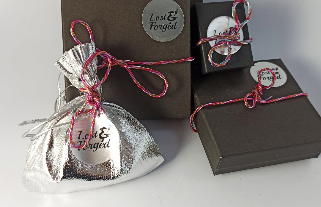 Twisted wire gift ribbons