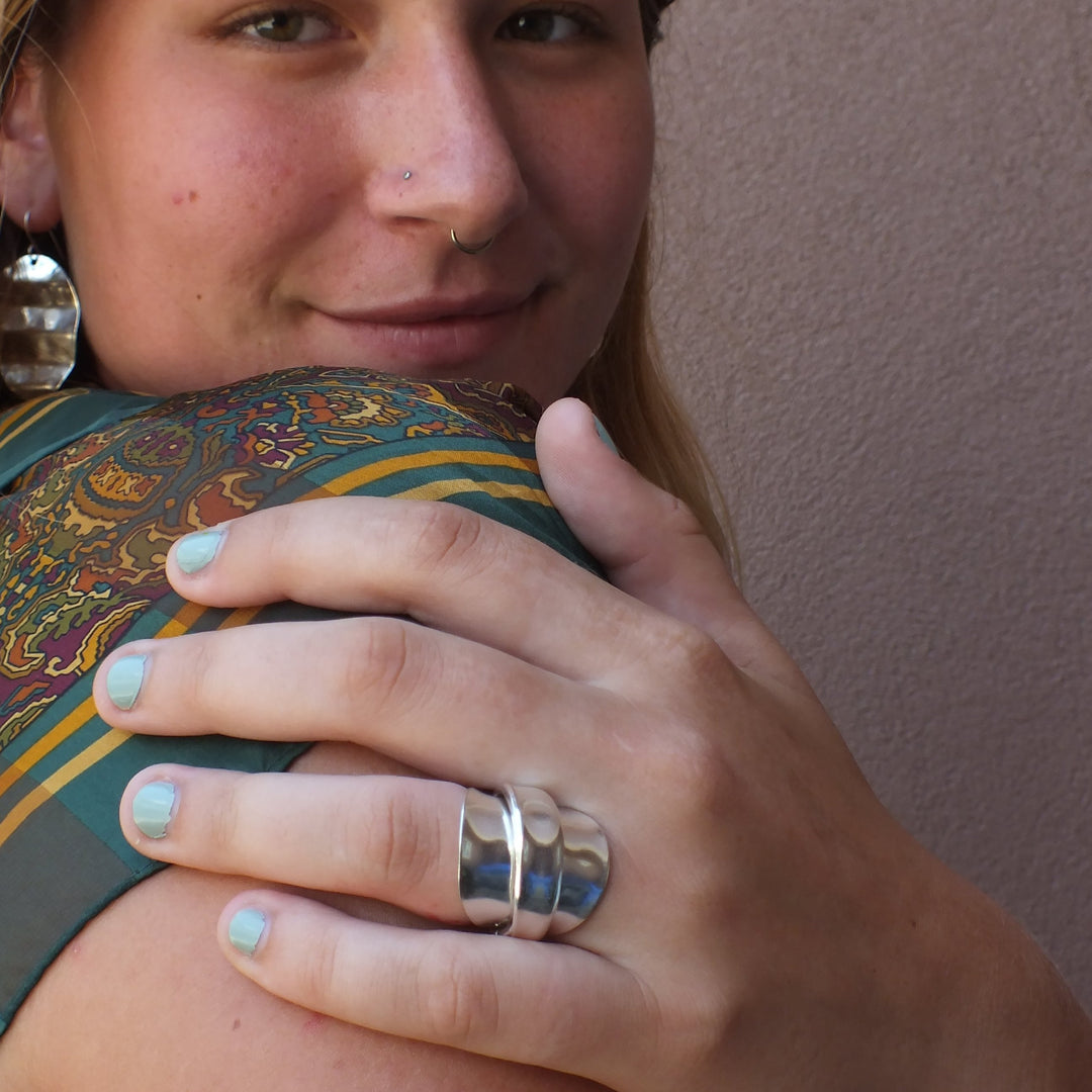 Spoon ring on model