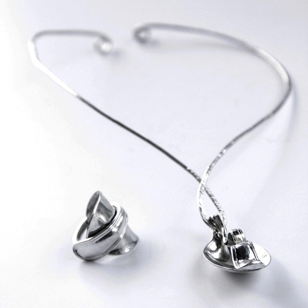 Lustrada Sterling Silver Matching Ring & Pendant with Neckwire Necklace